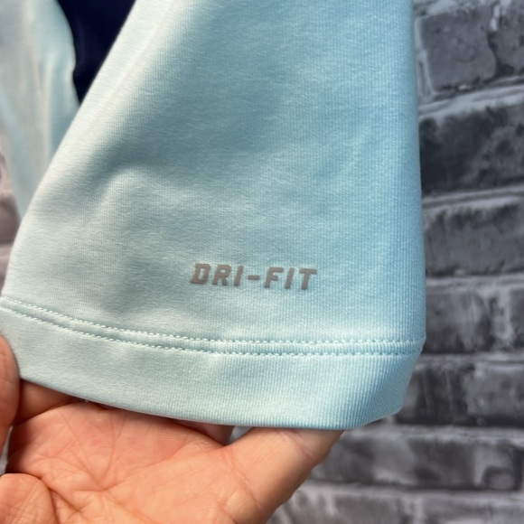 Nike top - Picture 5 of 7